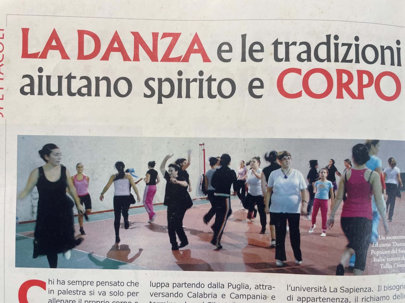 Cours de danse populaire du sud de l’Italie animé par Tullia Conte dans le Cilento, article paru dans le journal Cilento en février 2009.